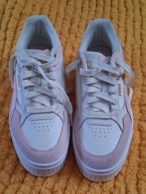 Puma Women's White and Light Pink Low-Top Lace-Up Sneakers